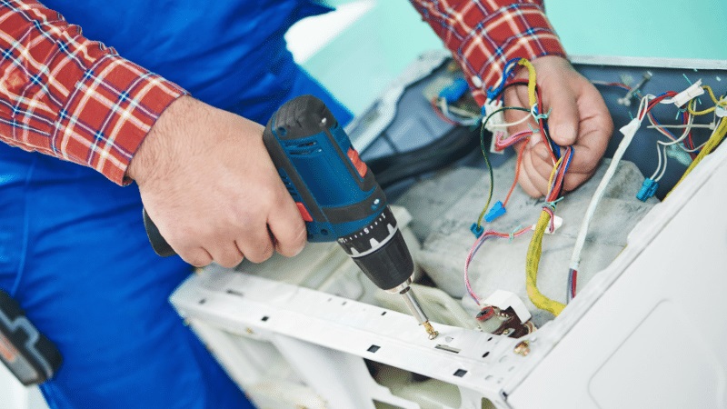 Urla Ariston Ariston çamaşır makinesi kart tamiri – Su almama arızası orijinal parça ile giderildi. - Teknik servis örneği